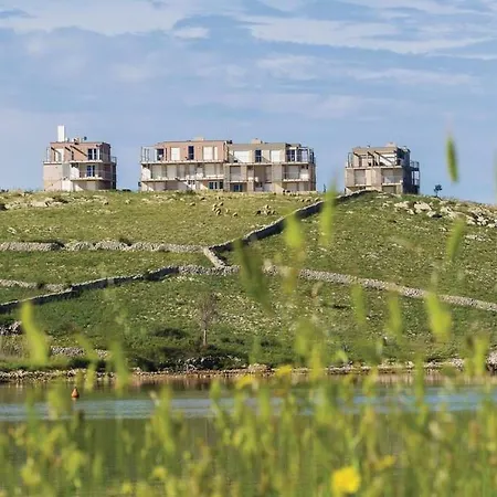 Povljana Apartments *