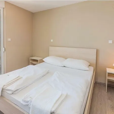 Povljana Apartments *